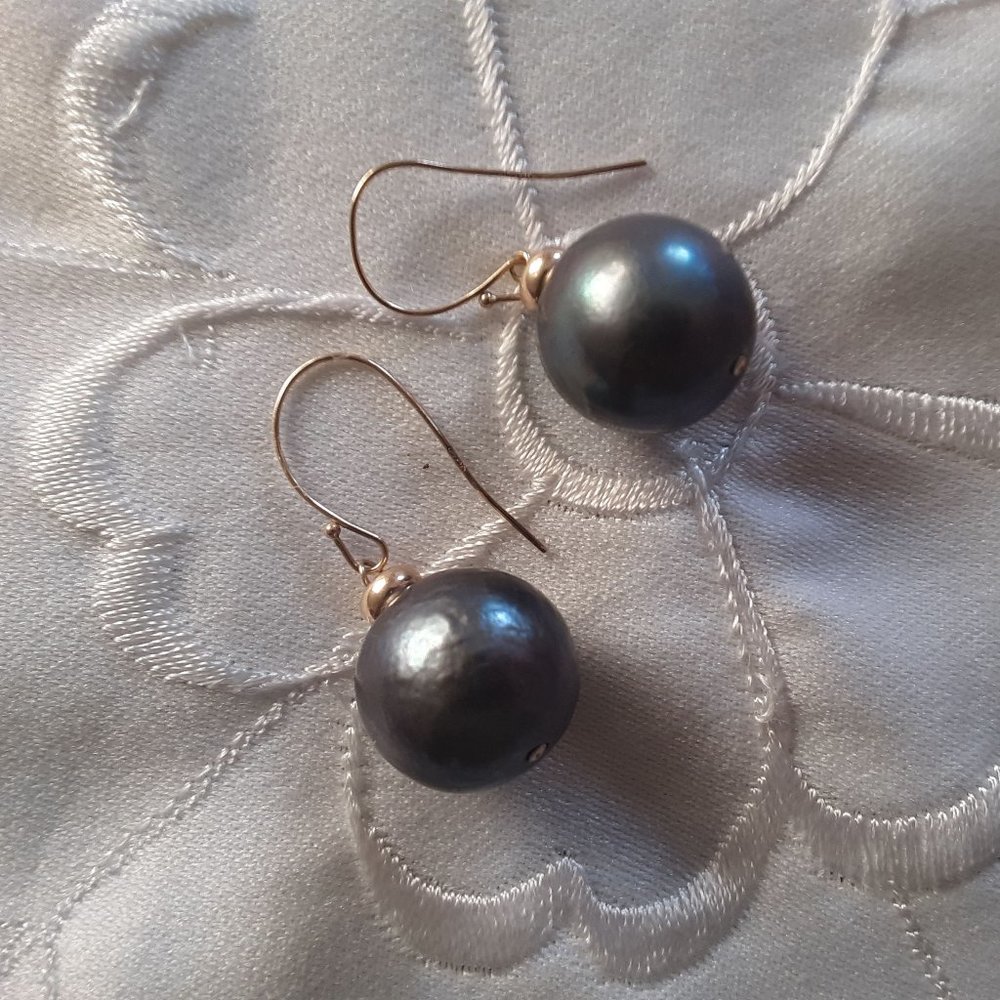 14k yellow gold wires and dyed pearl earrings